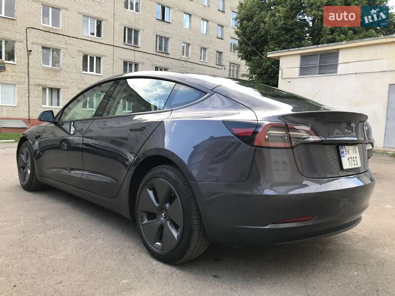 Седан Tesla Model 3 2023 в Рівному