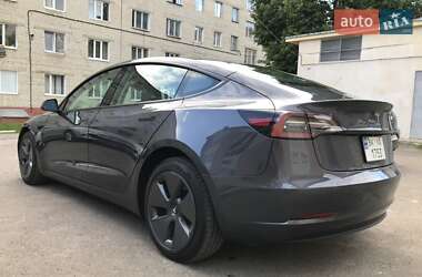 Седан Tesla Model 3 2023 в 