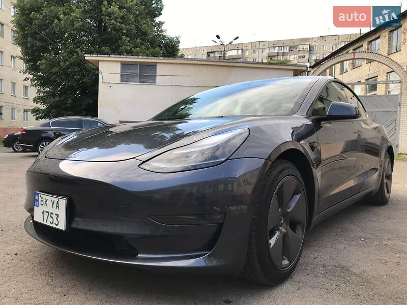 Седан Tesla Model 3 2023 в Рівному