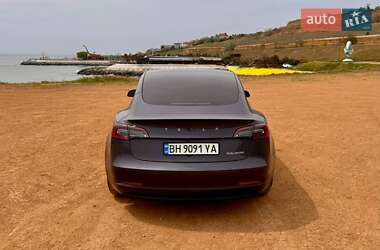 Седан Tesla Model 3 2023 в 