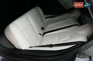 Седан Tesla Model 3 2023 в 