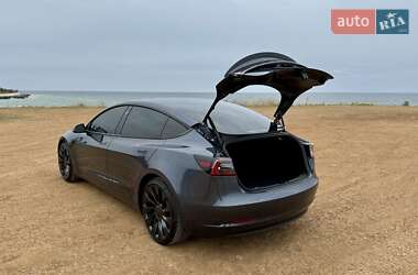 Седан Tesla Model 3 2023 в 