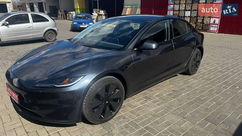 Седан Tesla Model 3 2024 в Луцке