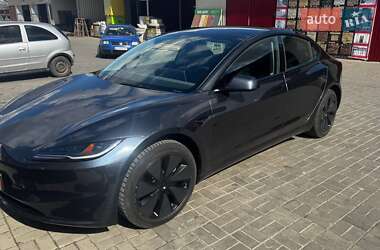 Седан Tesla Model 3 2024 в 