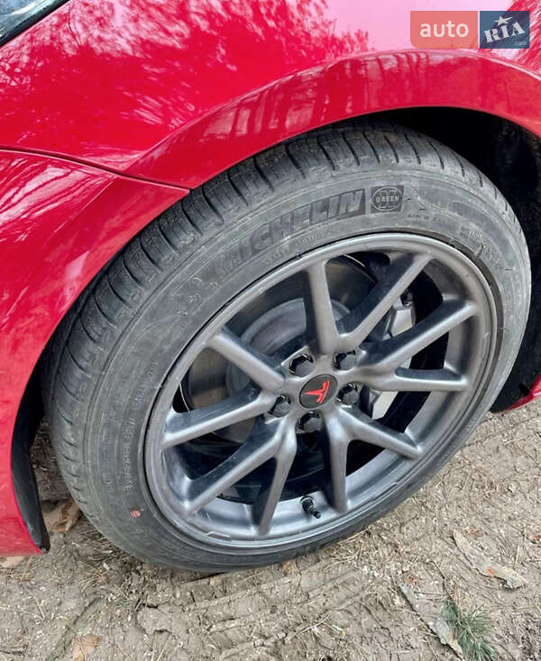 Седан Tesla Model 3 2018 в Тернополе