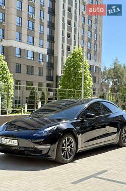 Седан Tesla Model 3 2021 в 