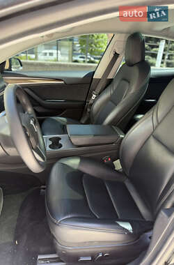 Седан Tesla Model 3 2021 в 