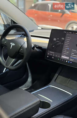Седан Tesla Model 3 2021 в 