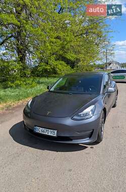 Седан Tesla Model 3 2018 в Смілі