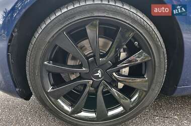 Седан Tesla Model 3 2020 в 