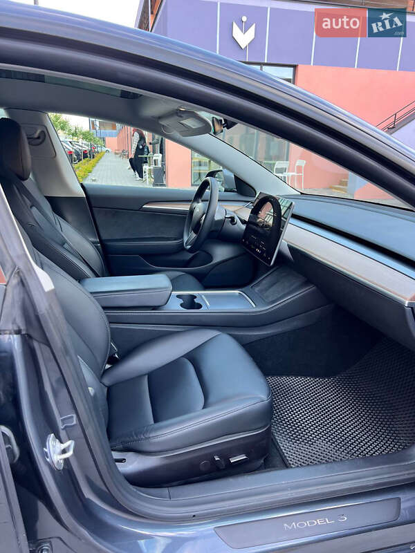 Седан Tesla Model 3 2022 в Луцьку