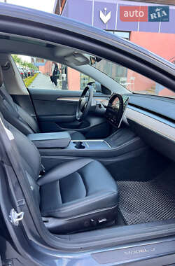 Седан Tesla Model 3 2022 в 