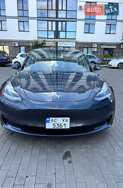 Седан Tesla Model 3 2022 в 