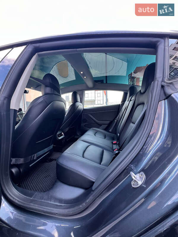 Седан Tesla Model 3 2022 в Луцьку