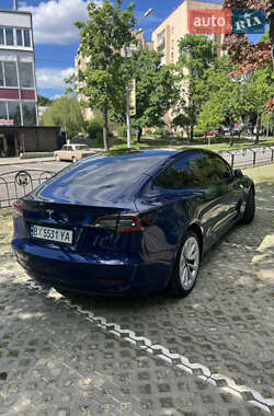 Седан Tesla Model 3 2022 в 
