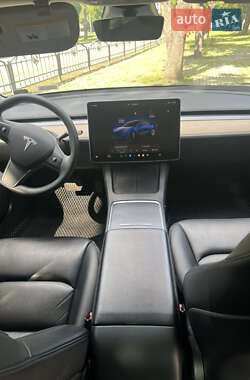 Седан Tesla Model 3 2022 в 