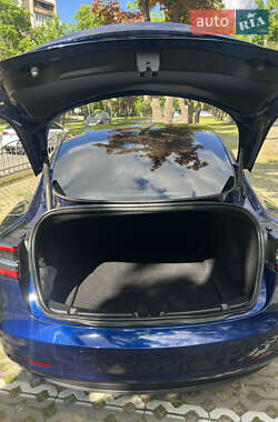 Седан Tesla Model 3 2022 в 
