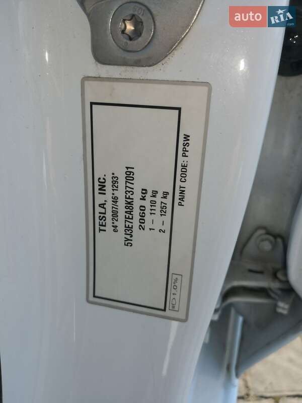 Седан Tesla Model 3 2019 в Львове