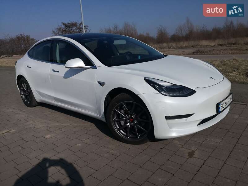 Седан Tesla Model 3 2019 в Львове