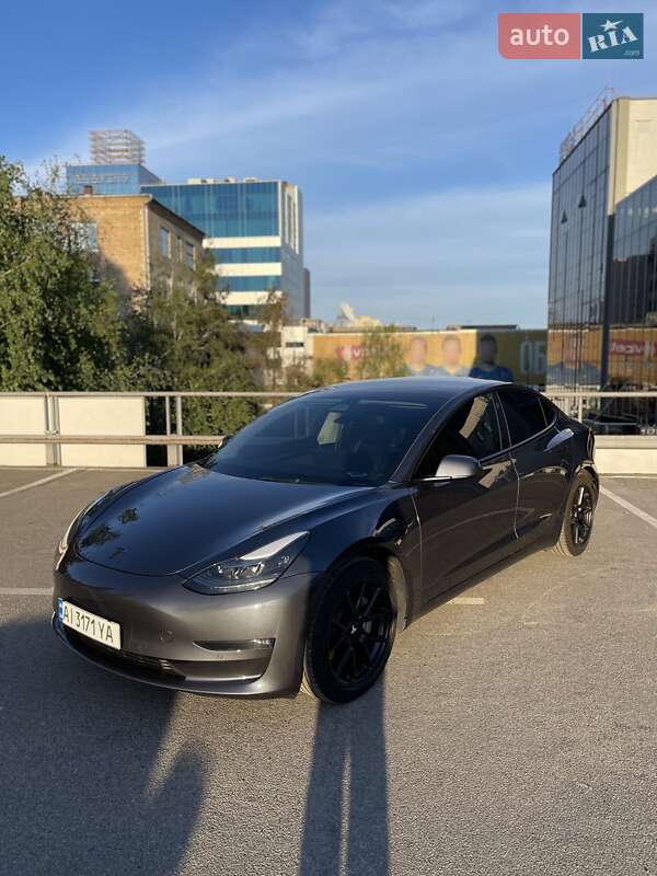 Седан Tesla Model 3 2022 в Києві