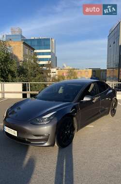 Седан Tesla Model 3 2022 в 