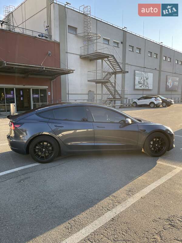 Седан Tesla Model 3 2022 в Києві