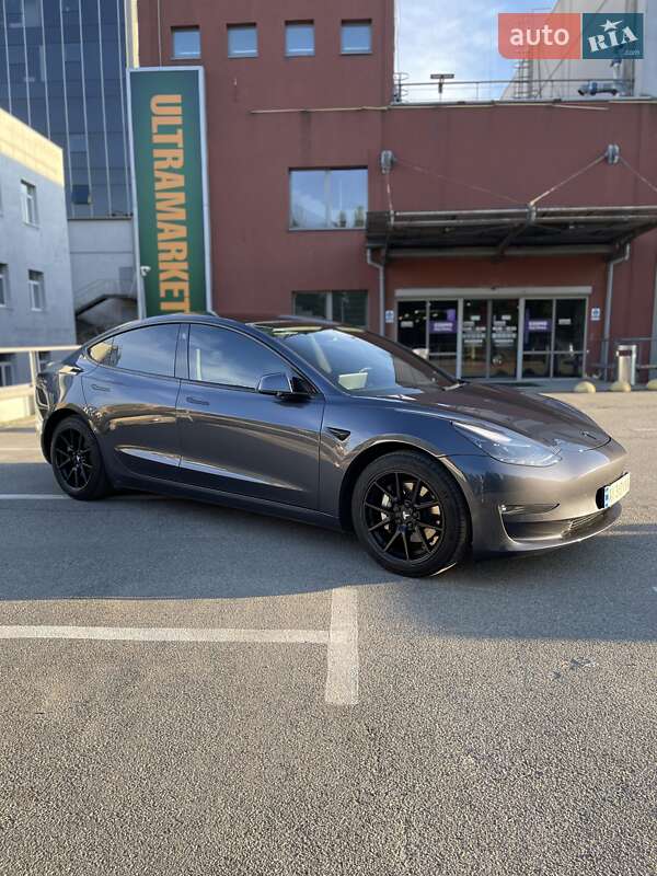 Седан Tesla Model 3 2022 в Києві