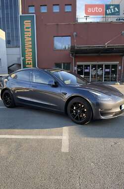 Седан Tesla Model 3 2022 в 