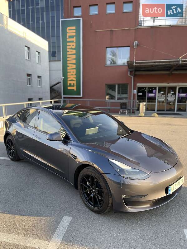 Седан Tesla Model 3 2022 в Києві