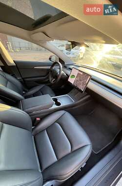 Седан Tesla Model 3 2022 в 