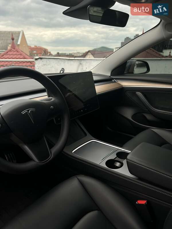 Седан Tesla Model 3 2022 в Мукачевому