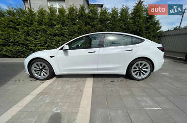 Седан Tesla Model 3 2021 в 