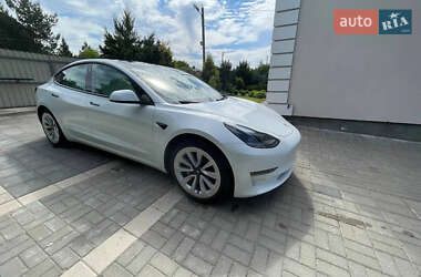 Седан Tesla Model 3 2021 в 