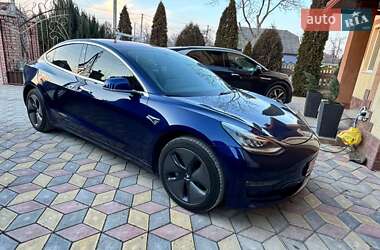 Седан Tesla Model 3 2018 в Черновцах