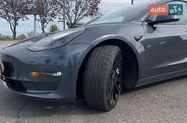 Седан Tesla Model 3 2022 в 