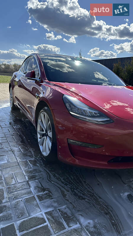 Седан Tesla Model 3 2019 в Львові