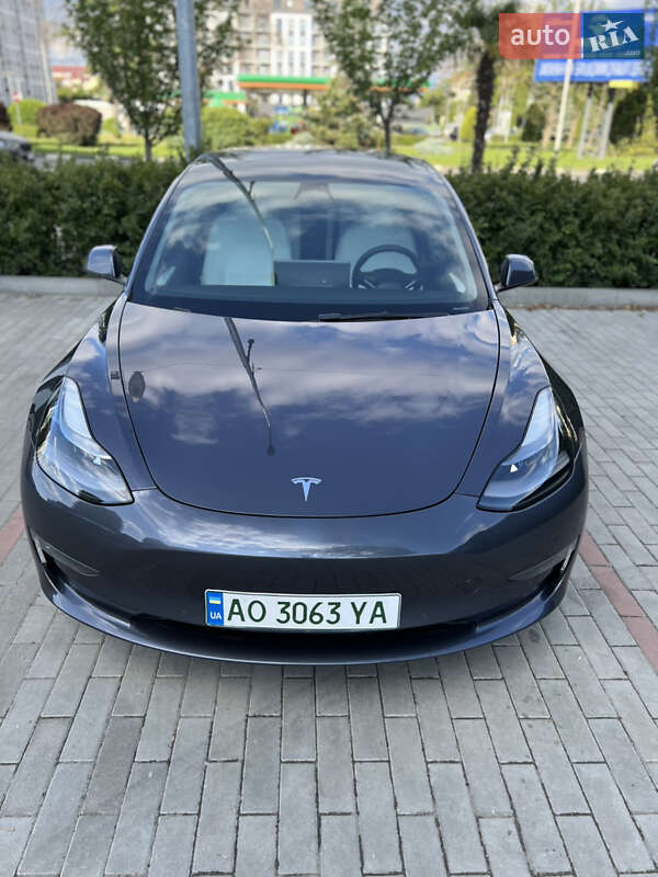 Седан Tesla Model 3 2022 в Ужгороде