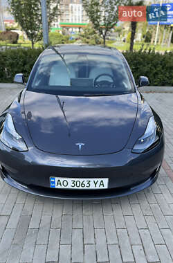 Седан Tesla Model 3 2022 в 