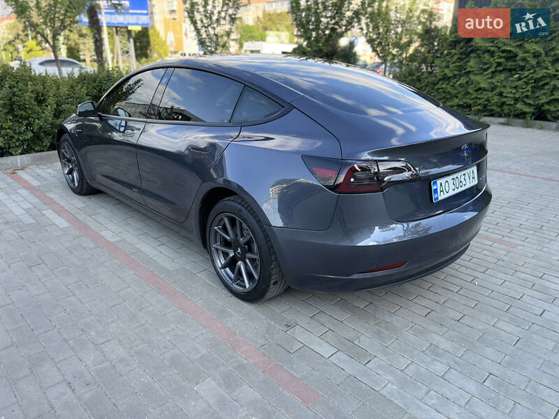 Седан Tesla Model 3 2022 в Ужгороде