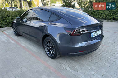 Седан Tesla Model 3 2022 в 