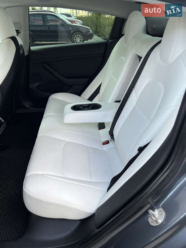 Седан Tesla Model 3 2022 в Ужгороде