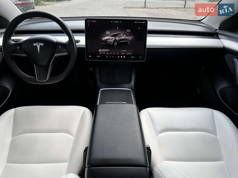 Седан Tesla Model 3 2022 в Ужгороде