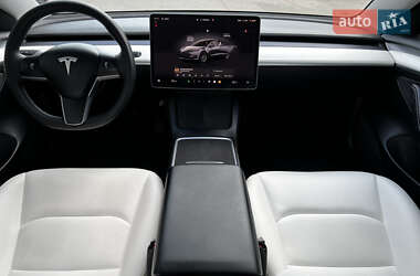 Седан Tesla Model 3 2022 в 