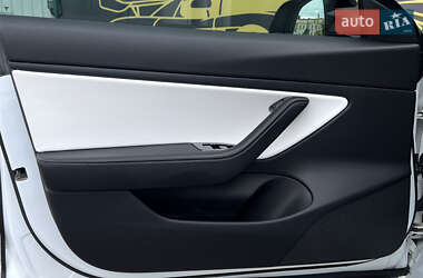 Седан Tesla Model 3 2019 в 