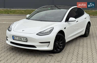 Седан Tesla Model 3 2020 в 