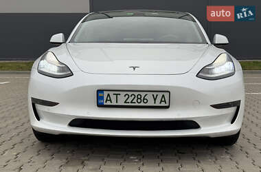 Седан Tesla Model 3 2020 в 
