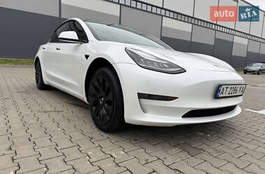 Седан Tesla Model 3 2020 в 