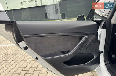 Седан Tesla Model 3 2020 в 