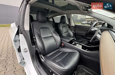 Седан Tesla Model 3 2020 в 