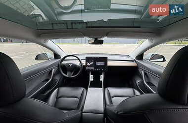 Седан Tesla Model 3 2020 в 